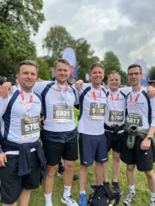 Firmenlauf Essen - ETL Team Kollegen erreichen erfolgreich das Ziel