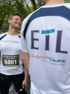 Firmenlauf Essen - ETL Trikots mit dem Aufdruck der ETL-Stiftung Kinderträume