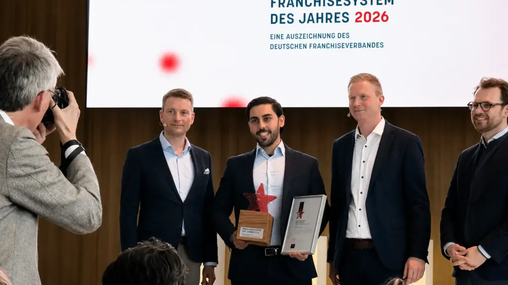 ETL Franchise übergibt Award für Franchisesystem des Jahres 2026